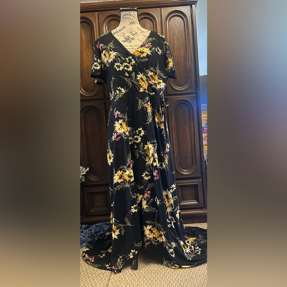 Chic Floral Wrap  Dress